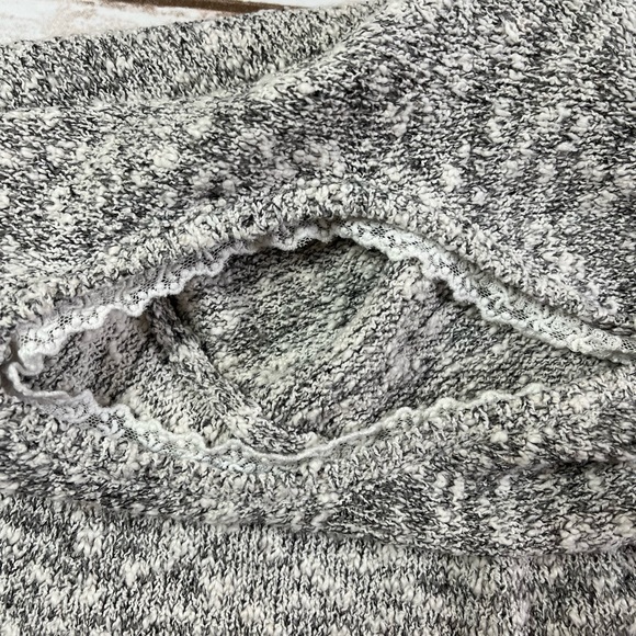 Abercrombie Kids Girls Grey Cold Shoulder Sweater Size 15 16 EUC - Picture 4 of 4